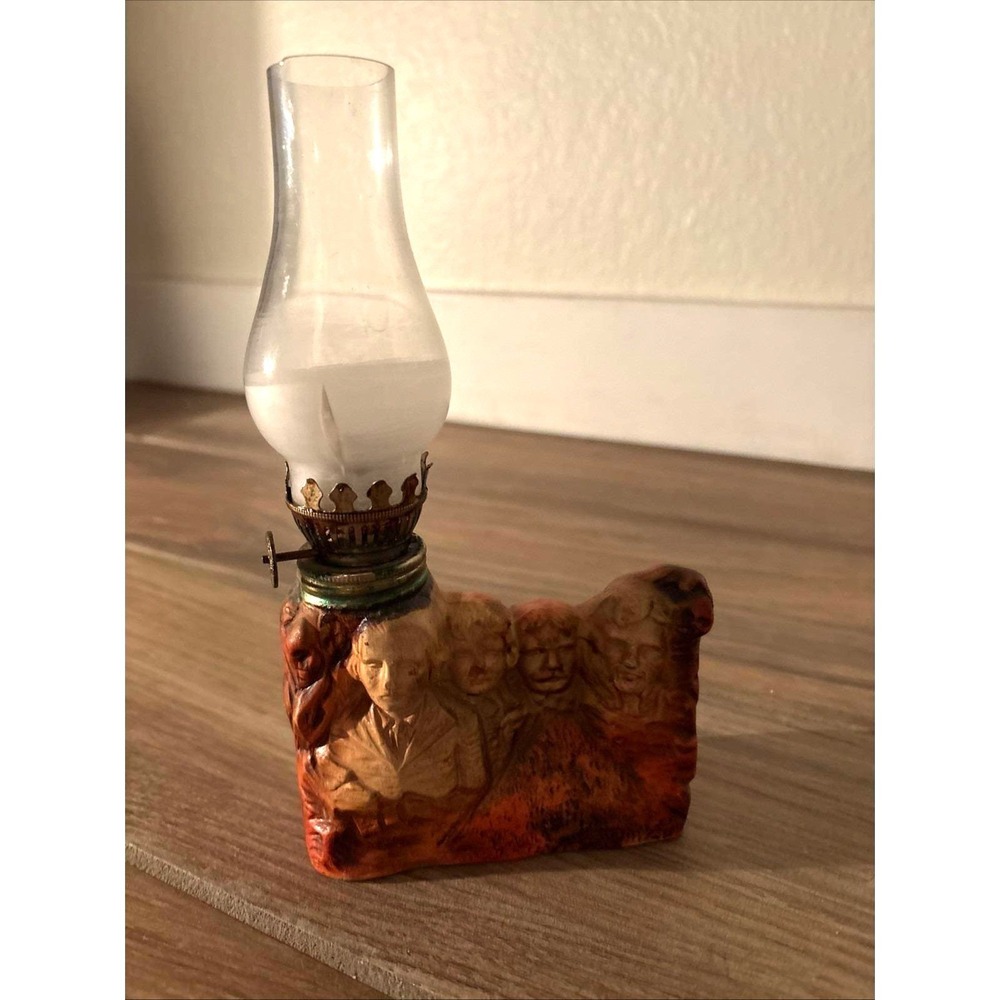 Vintage South Dakota Mt. Rushmore Souvenir Oil Lamp 8"‎ 1B